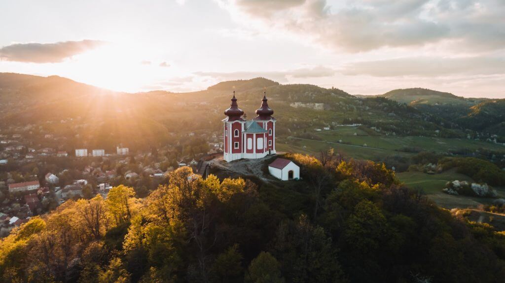 martin katler k6t aylKFrc unsplash - chata Scheelit Banská Štiavnica